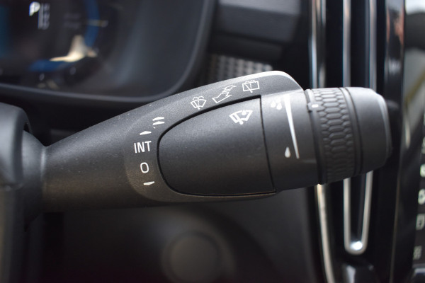 Volvo XC40 Recharge 408Pk AWD R-Design | Carplay | 20'' LMV | Trekhaak | ACC | Elektr. Achterklep | Blis | Keyless