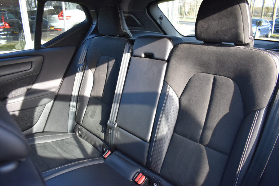 Volvo XC40 Recharge 408Pk AWD R-Design | Carplay | 20'' LMV | Trekhaak | ACC | Elektr. Achterklep | Blis | Keyless