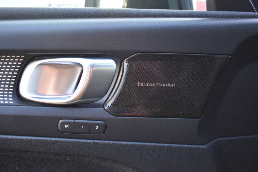 Volvo XC40 Recharge 408Pk AWD R-Design | Carplay | 20'' LMV | Trekhaak | ACC | Elektr. Achterklep | Blis | Keyless