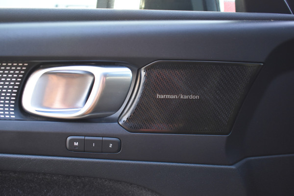 Volvo XC40 Recharge 408Pk AWD R-Design | Carplay | 20'' LMV | Trekhaak | ACC | Elektr. Achterklep | Blis | Keyless