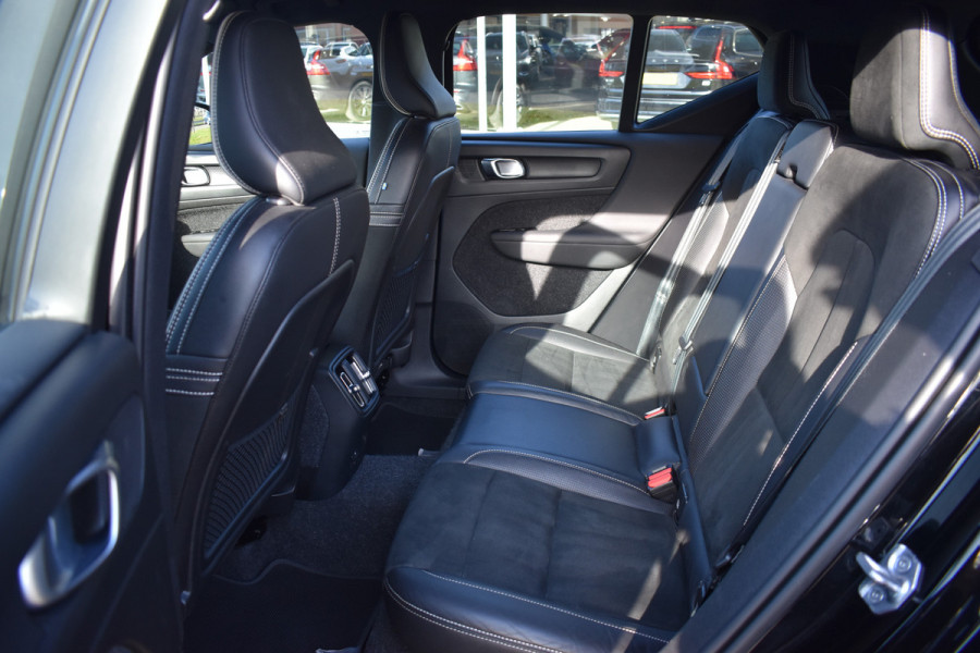 Volvo XC40 Recharge 408Pk AWD R-Design | Carplay | 20'' LMV | Trekhaak | ACC | Elektr. Achterklep | Blis | Keyless