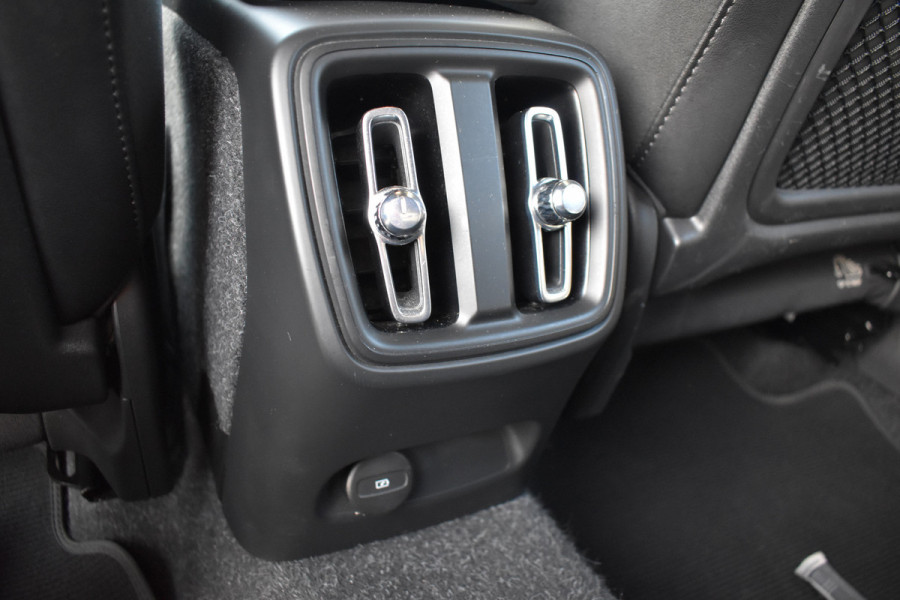 Volvo XC40 Recharge 408Pk AWD R-Design | Carplay | 20'' LMV | Trekhaak | ACC | Elektr. Achterklep | Blis | Keyless