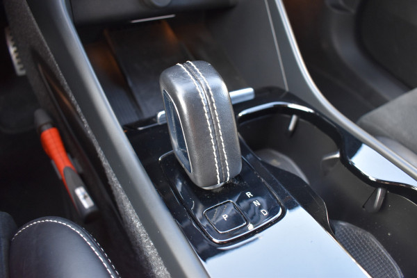 Volvo XC40 Recharge 408Pk AWD R-Design | Carplay | 20'' LMV | Trekhaak | ACC | Elektr. Achterklep | Blis | Keyless