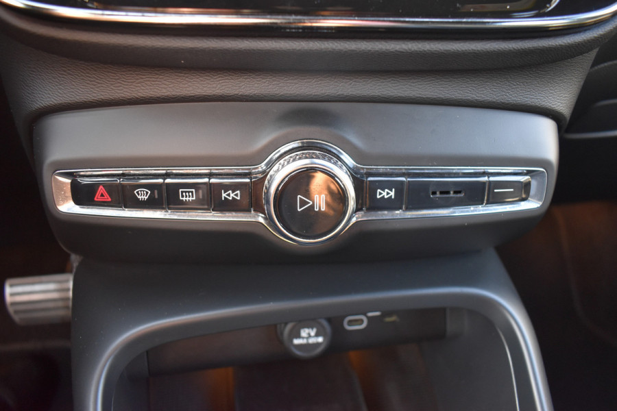 Volvo XC40 Recharge 408Pk AWD R-Design | Carplay | 20'' LMV | Trekhaak | ACC | Elektr. Achterklep | Blis | Keyless