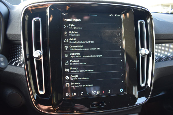 Volvo XC40 Recharge 408Pk AWD R-Design | Carplay | 20'' LMV | Trekhaak | ACC | Elektr. Achterklep | Blis | Keyless