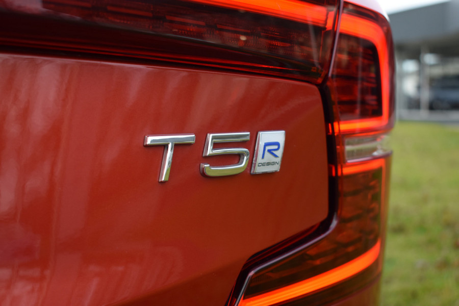 Volvo S60 T5 251 Autmaat Intro Edition | Carplay | Leder | ACC | PDC V/A | Keyless | Blis | Camera Achter