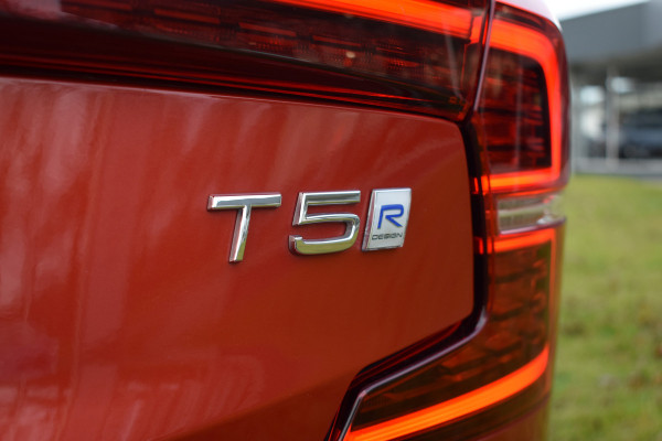 Volvo S60 T5 251 Autmaat Intro Edition | Carplay | Leder | ACC | PDC V/A | Keyless | Blis | Camera Achter