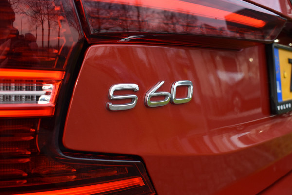 Volvo S60 T5 251 Autmaat Intro Edition | Carplay | Leder | ACC | PDC V/A | Keyless | Blis | Camera Achter