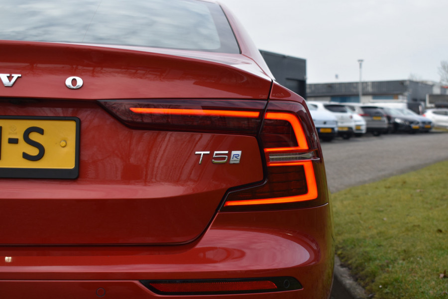 Volvo S60 T5 251 Autmaat Intro Edition | Carplay | Leder | ACC | PDC V/A | Keyless | Blis | Camera Achter