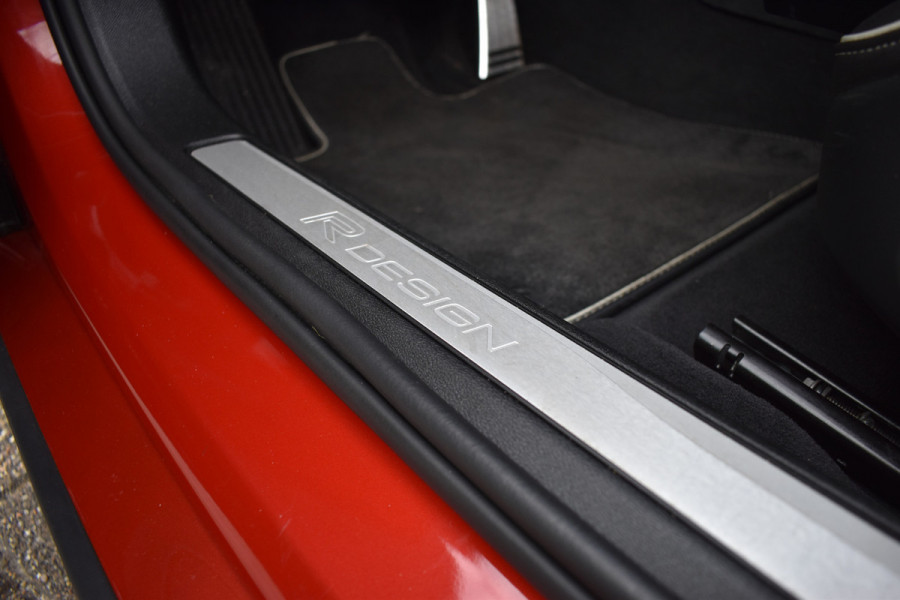 Volvo S60 T5 251 Autmaat Intro Edition | Carplay | Leder | ACC | PDC V/A | Keyless | Blis | Camera Achter