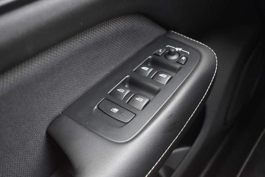 Volvo S60 T5 251 Autmaat Intro Edition | Carplay | Leder | ACC | PDC V/A | Keyless | Blis | Camera Achter