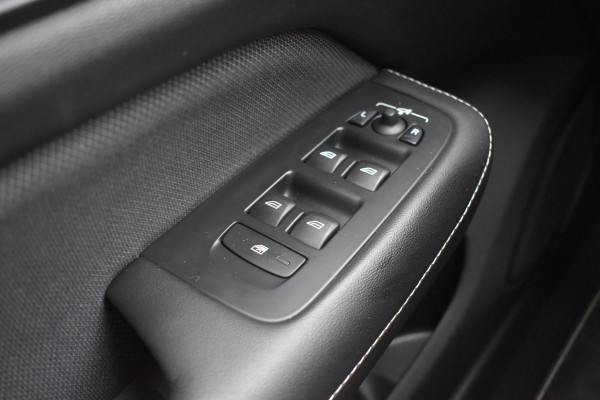 Volvo S60 T5 251 Autmaat Intro Edition | Carplay | Leder | ACC | PDC V/A | Keyless | Blis | Camera Achter