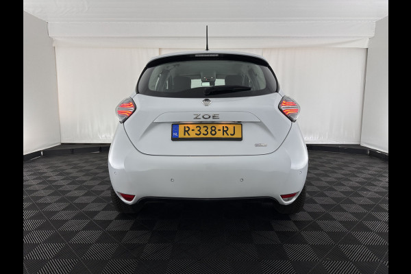 Renault ZOE R110 Life 52 kWh (Owned-Battery) [ 3-Fase-22kW ] {SOH-86%} Aut. *HEATPUMP | FULL-LED | LEATHER-FABRIC | DIGI-COCKPIT | CAMERA | NAVI-FULLMAP | DAB+ | KEYLESS | HEATED-COMFORTSEATS | LANE-ASSIST | 16''ALU*