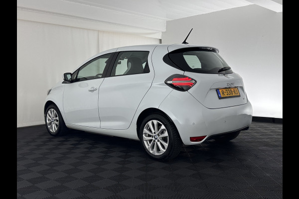 Renault ZOE R110 Life 52 kWh (Owned-Battery) [ 3-Fase-22kW ] {SOH-86%} Aut. *HEATPUMP | FULL-LED | LEATHER-FABRIC | DIGI-COCKPIT | CAMERA | NAVI-FULLMAP | DAB+ | KEYLESS | HEATED-COMFORTSEATS | LANE-ASSIST | 16''ALU*