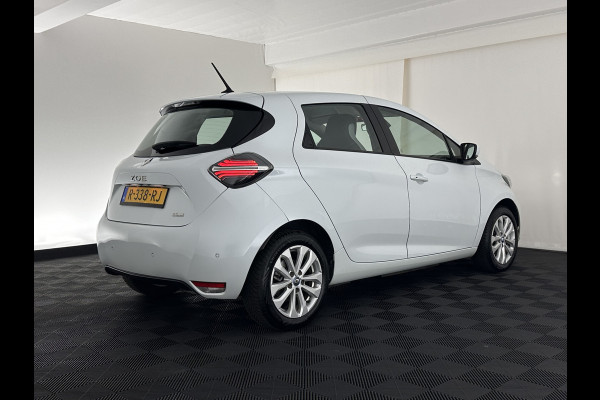 Renault ZOE R110 Life 52 kWh (Owned-Battery) [ 3-Fase-22kW ] {SOH-86%} Aut. *HEATPUMP | FULL-LED | LEATHER-FABRIC | DIGI-COCKPIT | CAMERA | NAVI-FULLMAP | DAB+ | KEYLESS | HEATED-COMFORTSEATS | LANE-ASSIST | 16''ALU*