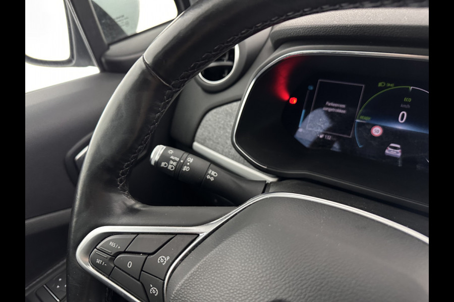 Renault ZOE R110 Life 52 kWh (Owned-Battery) [ 3-Fase-22kW ] {SOH-86%} Aut. *HEATPUMP | FULL-LED | LEATHER-FABRIC | DIGI-COCKPIT | CAMERA | NAVI-FULLMAP | DAB+ | KEYLESS | HEATED-COMFORTSEATS | LANE-ASSIST | 16''ALU*