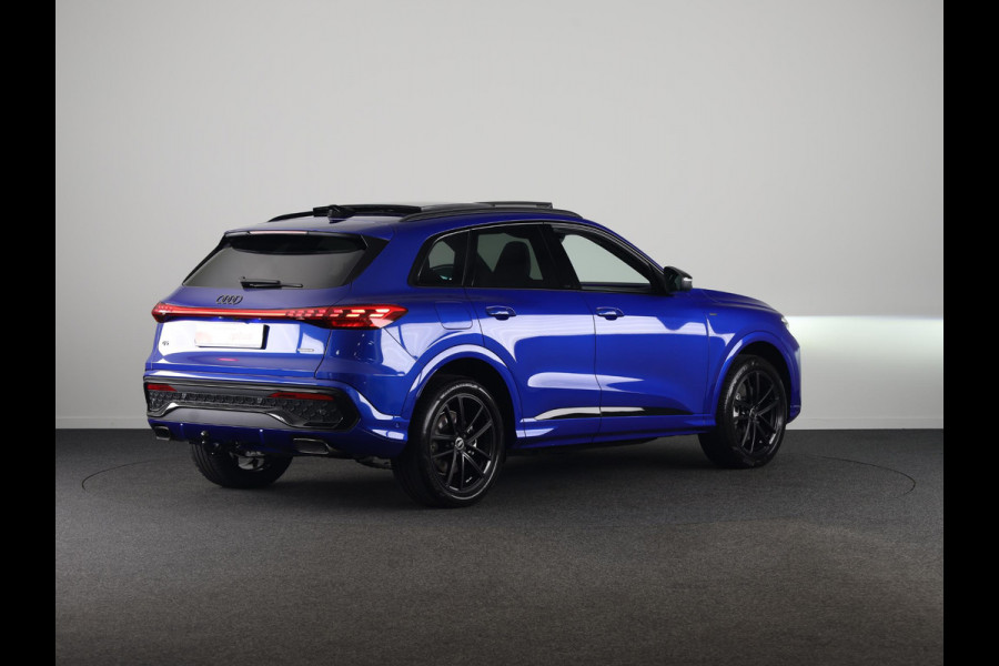 Audi Q5 2.0 TFSI e-hybrid quattro S edition 299pk | Panoramadak | Tech Pro pakket | Trekhaak | Matrix led | 20 inch Audi Sport velgen