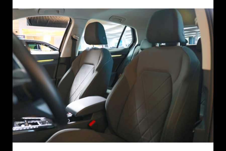 Volkswagen Golf 1.4 eHybrid Style PANO CARPLAY ACC CAMERA SFEER "22