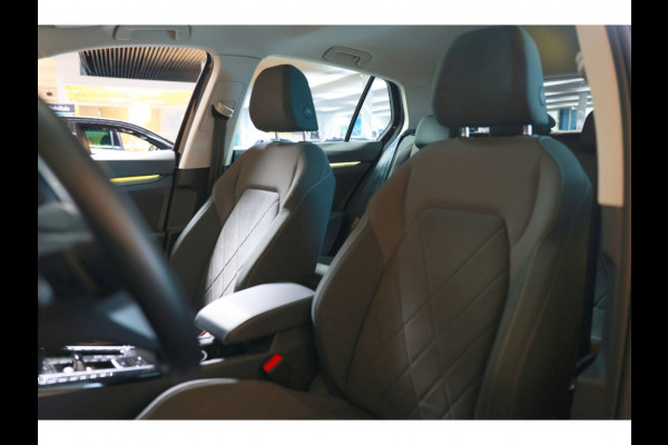 Volkswagen Golf 1.4 eHybrid Style PANO CARPLAY ACC CAMERA SFEER "22