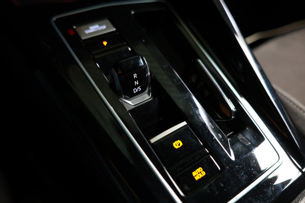 Volkswagen Golf 1.4 eHybrid Style PANO CARPLAY ACC CAMERA SFEER "22