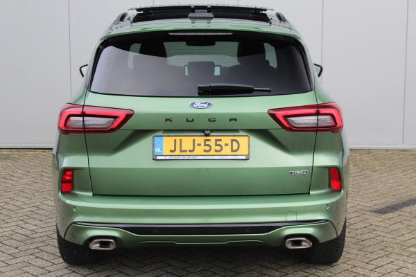 Ford Kuga 2.5-243pk PHEV ST-Line X. Trekgewicht 2.100kg. Nieuw Model ! Van €. 54.937,- voor €. 43.735,- Trekgewicht van 2.100kg ! Elektr. panodak., elektr. trekhaak, stoel-, stuur- en voorraamverw., 360gr. Camera, HUD, AppleCarplay/Androidauto, Elektr. verstelb. comfortstoelen, LED verl.