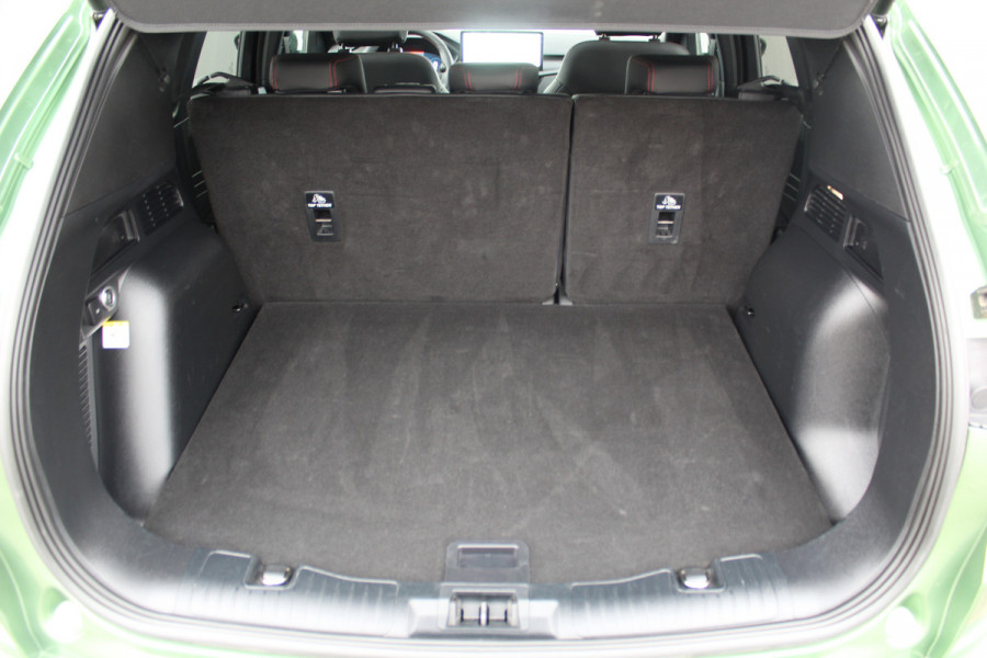 Ford Kuga 2.5-243pk PHEV ST-Line X. Trekgewicht 2.100kg. Nieuw Model ! Van €. 54.937,- voor €. 43.735,- Trekgewicht van 2.100kg ! Elektr. panodak., elektr. trekhaak, stoel-, stuur- en voorraamverw., 360gr. Camera, HUD, AppleCarplay/Androidauto, Elektr. verstelb. comfortstoelen, LED verl.