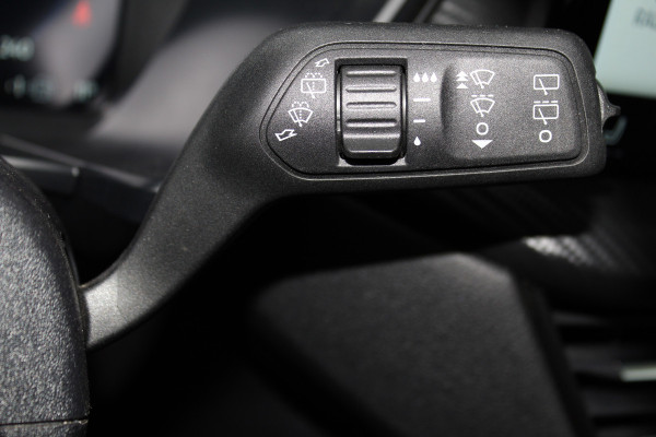 Ford Kuga 2.5-243pk PHEV ST-Line X. Trekgewicht 2.100kg. Nieuw Model ! Van €. 54.937,- voor €. 43.735,- Trekgewicht van 2.100kg ! Elektr. panodak., elektr. trekhaak, stoel-, stuur- en voorraamverw., 360gr. Camera, HUD, AppleCarplay/Androidauto, Elektr. verstelb. comfortstoelen, LED verl.