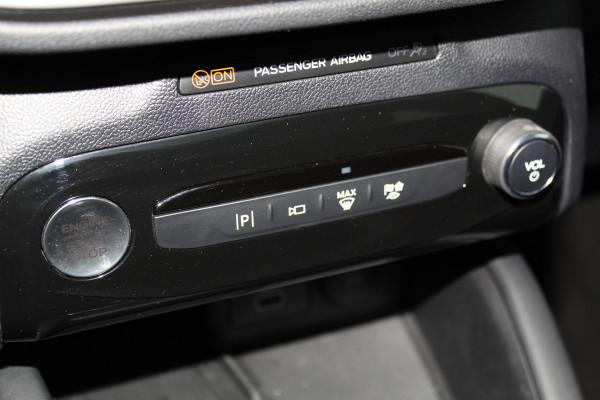 Ford Kuga 2.5-243pk PHEV ST-Line X. Trekgewicht 2.100kg. Nieuw Model ! Van €. 54.937,- voor €. 43.735,- Trekgewicht van 2.100kg ! Elektr. panodak., elektr. trekhaak, stoel-, stuur- en voorraamverw., 360gr. Camera, HUD, AppleCarplay/Androidauto, Elektr. verstelb. comfortstoelen, LED verl.