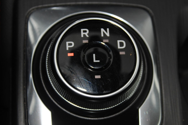 Ford Kuga 2.5-243pk PHEV ST-Line X. Trekgewicht 2.100kg. Nieuw Model ! Van €. 54.937,- voor €. 43.735,- Trekgewicht van 2.100kg ! Elektr. panodak., elektr. trekhaak, stoel-, stuur- en voorraamverw., 360gr. Camera, HUD, AppleCarplay/Androidauto, Elektr. verstelb. comfortstoelen, LED verl.