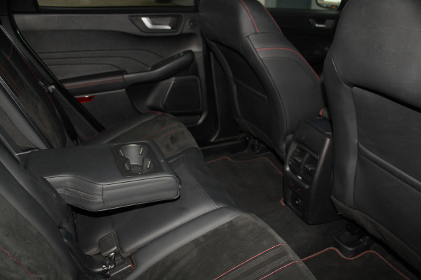 Ford Kuga 2.5-243pk PHEV ST-Line X. Trekgewicht 2.100kg. Nieuw Model ! Van €. 54.937,- voor €. 43.735,- Trekgewicht van 2.100kg ! Elektr. panodak., elektr. trekhaak, stoel-, stuur- en voorraamverw., 360gr. Camera, HUD, AppleCarplay/Androidauto, Elektr. verstelb. comfortstoelen, LED verl.