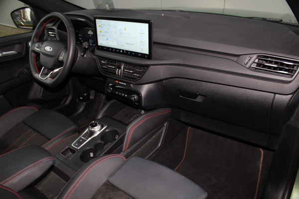 Ford Kuga 2.5-243pk PHEV ST-Line X. Trekgewicht 2.100kg. Nieuw Model ! Van €. 54.937,- voor €. 43.735,- Trekgewicht van 2.100kg ! Elektr. panodak., elektr. trekhaak, stoel-, stuur- en voorraamverw., 360gr. Camera, HUD, AppleCarplay/Androidauto, Elektr. verstelb. comfortstoelen, LED verl.