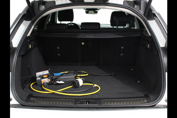 Land Rover Range Rover Velar 2.0 P400e | Navigatie | Apple Carplay/Android Auto | Camera | Parkeersensoren | Elektrische achterklep | Stoelverwarming | Virtual Cockpit | Climate Control | 20"Lichtmetalen velgen | Getinte ramen