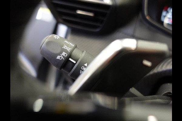 Peugeot 208 1.2 PureTech 100pk Automaat Allure Pack | Navigatie | Navigatie | Apple Carplay/Android Auto | Camera | Parkeersensor achter | Cruise Control | Virtual Cockpit | Climate Control | Getinte ramen