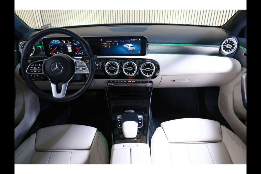Mercedes-Benz A-Klasse 200 Business Solution AMG PANO MEMORY LANE PDC '18
