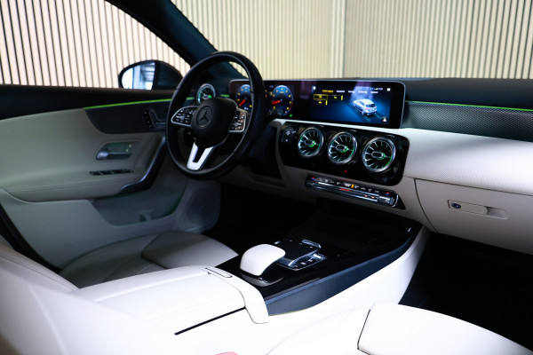 Mercedes-Benz A-Klasse 200 Business Solution AMG PANO MEMORY LANE PDC '18