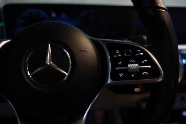 Mercedes-Benz A-Klasse 200 Business Solution AMG PANO MEMORY LANE PDC '18