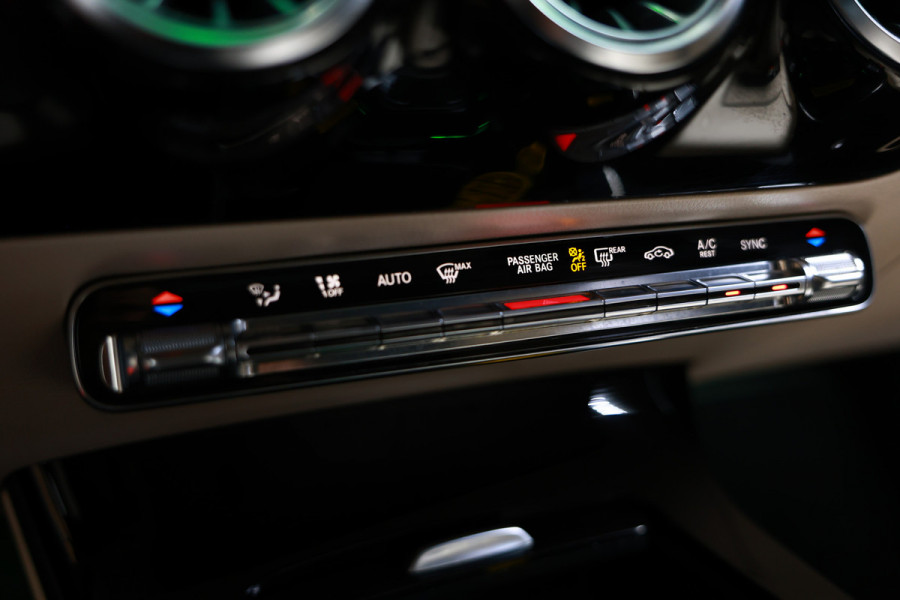 Mercedes-Benz A-Klasse 200 Business Solution AMG PANO MEMORY LANE PDC '18