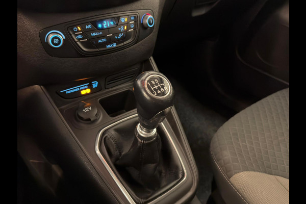 Ford Tourneo Courier 1.0 Titanium / Navi / Camera / Clima