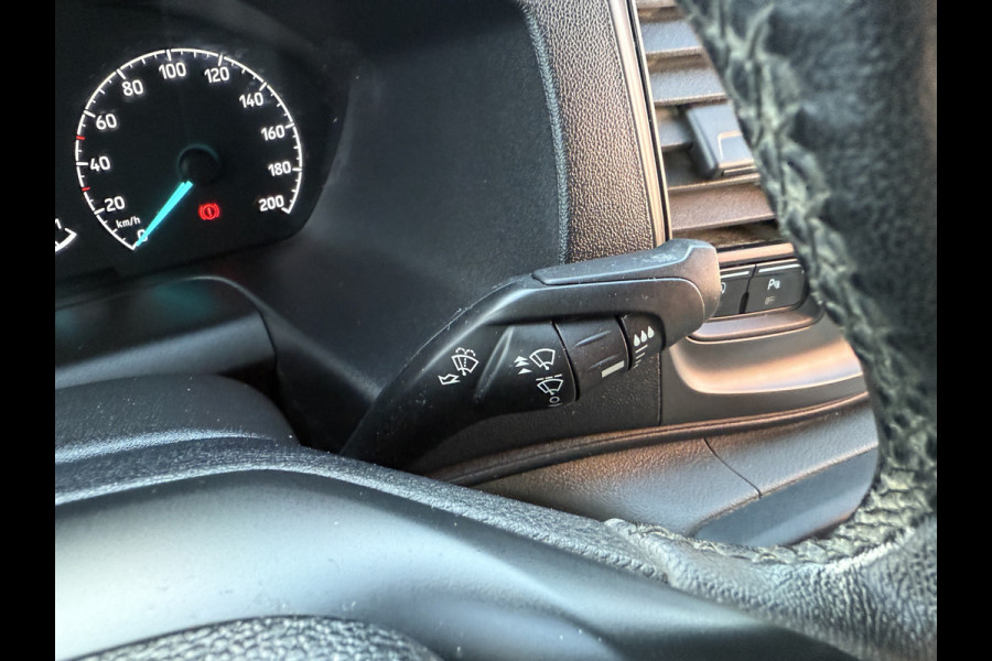 Ford Transit Custom 300 2.0 TDCI 130PK Automaat L1H1 LED Airco Cruise Control Stoelverwarming Parkeersensoren voor achter