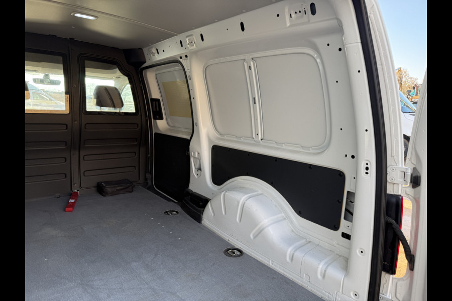 Volkswagen E-Caddy 113PK L2H1 Elektrisch Caddy ABT Maxi 37,3kWh 159km WLTP Trekhaak Airco Stoelverwarming Parkeersensoren Achter