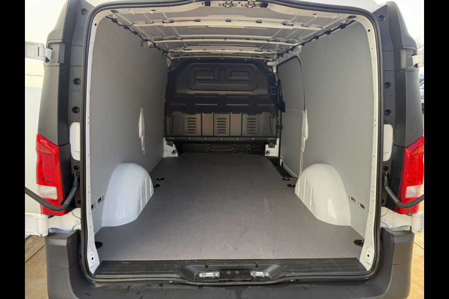 Mercedes-Benz Vito 114 1.9 CDI Automaat L3H1 Climate Control Adaptieve Cruise Control Trekhaak Carplay Camera Stoelverwarming