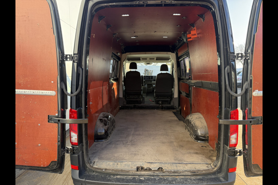 Volkswagen Crafter 2.0 TDI 140PK Automaat L3H3 Airco Cruise Control Elektrische Schuifdeur Trekhaak Camera Carplay Parkeersensoren voor achter