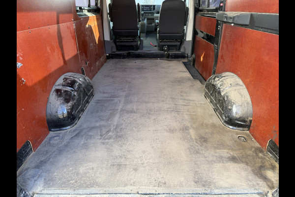 Volkswagen Crafter 2.0 TDI 140PK Automaat L3H3 Airco Cruise Control Elektrische Schuifdeur Trekhaak Camera Carplay Parkeersensoren voor achter