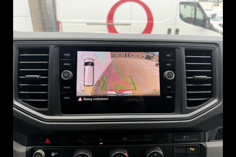 Volkswagen Crafter 2.0 TDI 140PK Automaat L3H3 Airco Cruise Control Elektrische Schuifdeur Trekhaak Camera Carplay Parkeersensoren voor achter