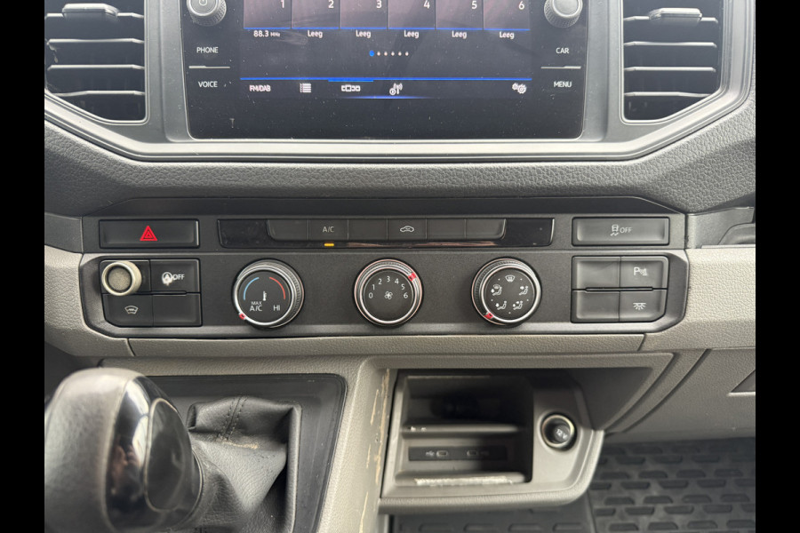 Volkswagen Crafter 2.0 TDI 140PK Automaat L3H3 Airco Cruise Control Elektrische Schuifdeur Trekhaak Camera Carplay Parkeersensoren voor achter