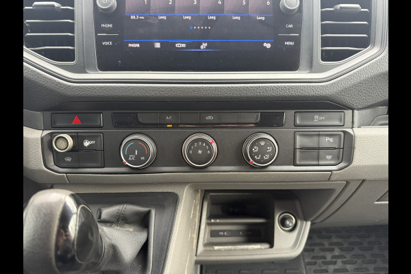 Volkswagen Crafter 2.0 TDI 140PK Automaat L3H3 Airco Cruise Control Elektrische Schuifdeur Trekhaak Camera Carplay Parkeersensoren voor achter