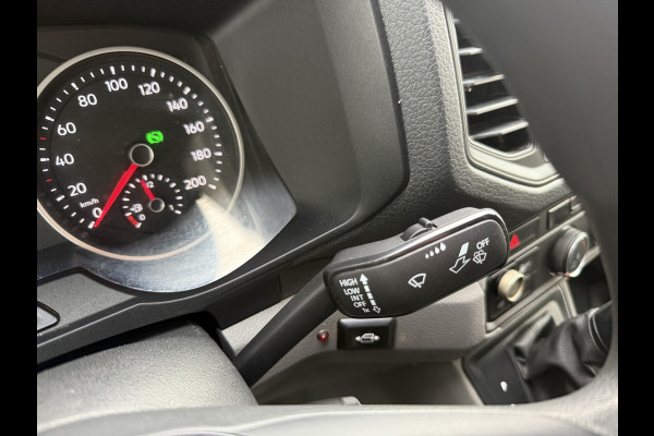 Volkswagen Crafter 2.0 TDI 140PK Automaat L3H3 Airco Cruise Control Elektrische Schuifdeur Trekhaak Camera Carplay Parkeersensoren voor achter
