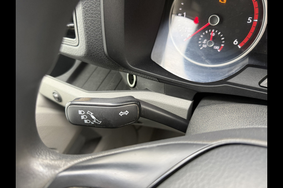 Volkswagen Crafter 2.0 TDI 140PK Automaat L3H3 Airco Cruise Control Elektrische Schuifdeur Trekhaak Camera Carplay Parkeersensoren voor achter