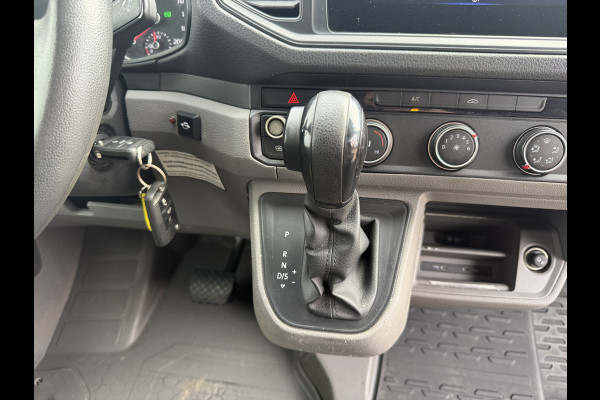 Volkswagen Crafter 2.0 TDI 140PK Automaat L3H3 Airco Cruise Control Elektrische Schuifdeur Trekhaak Camera Carplay Parkeersensoren voor achter