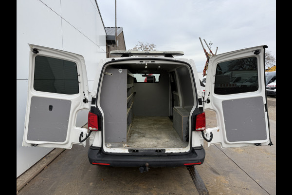 Volkswagen Transporter 2.0 TDI 150PK Automaat L2H1 Airco Cruise Control Trekhaak Carplay Navigatie 3 Stoelen Parkeersensoren